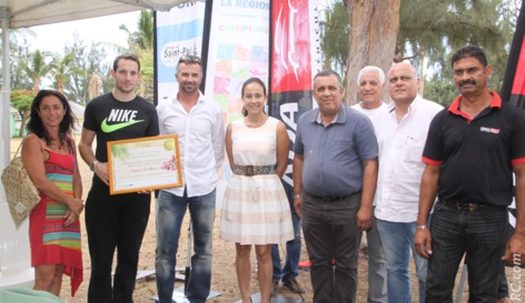 Agnès Lavaud (IRT), Renaud Lavillenie,  Sébastien Coupy, Patricia Locame Machado (adjointe au Maire de Saint-Paul), Gilles Hubert, Jean-Claude Prianon (LRA), Christophe Babin (City-Sport), et Jean-Paul Bellon (ADA)