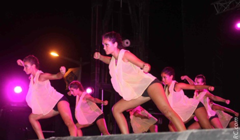 Biennale de Danse <br>à Saint-Pierre <br>Du spectacle dans les rues Biennale de Danse <br>à Saint-Pierre <br>Du spectacle dans les rues