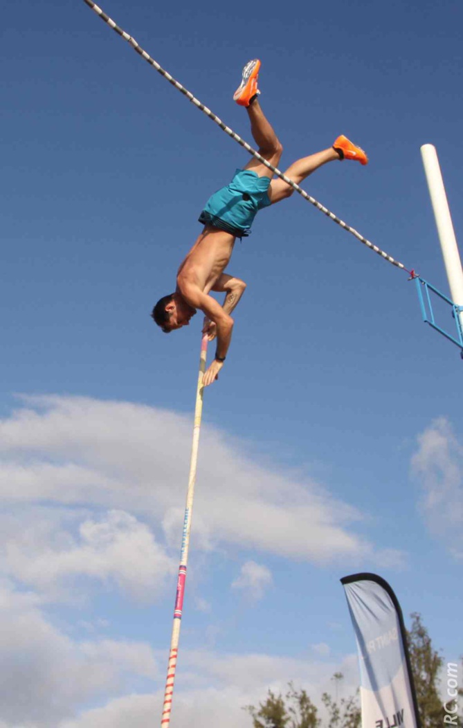Renaud Lavillenie entre ciel et sable a pris beaucoup de plaisir lors de ce Boucan Perche Renaud Lavillenie entre ciel et sable a pris beaucoup de plaisir lors de ce Boucan Perche