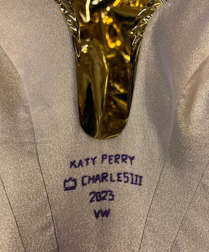 Katy Perry flamboyante au concert du couronnement de Charles III Katy Perry flamboyante au concert du couronnement de Charles III