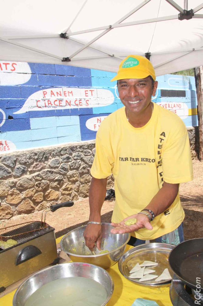 Bonbons piment et samoussas proposés par cet artisan venu de l'Est Bonbons piment et samoussas proposés par cet artisan venu de l'Est