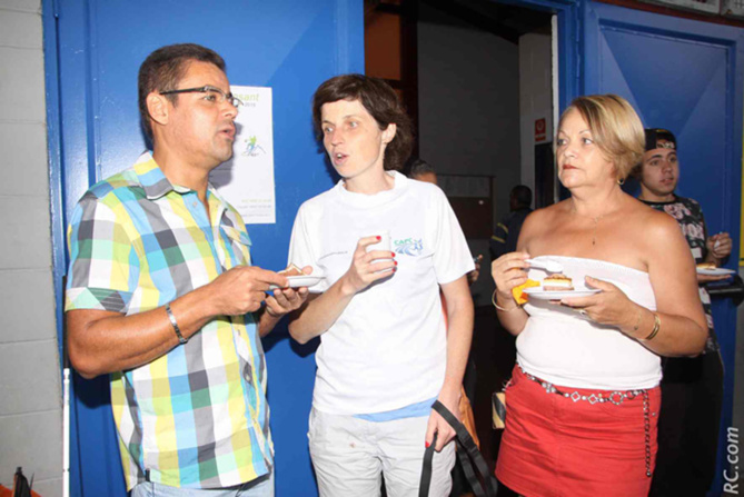 Un moment de complicité avec ses amis Stéphane Séry et sa maman Un moment de complicité avec ses amis Stéphane Séry et sa maman