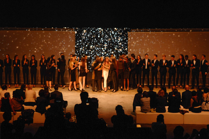 Un magnifique final où tous se retrouvent sur scène Un magnifique final où tous se retrouvent sur scène