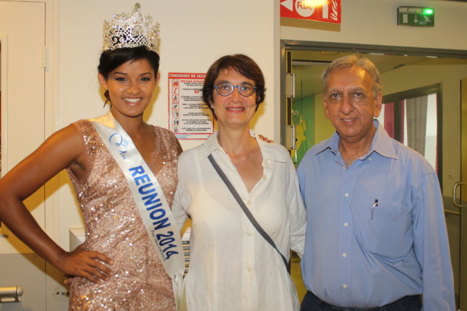 Miss Réunion et le Père Noël à l’hôpital <br> Sourires pour les enfants malades Miss Réunion et le Père Noël à l’hôpital <br> Sourires pour les enfants malades