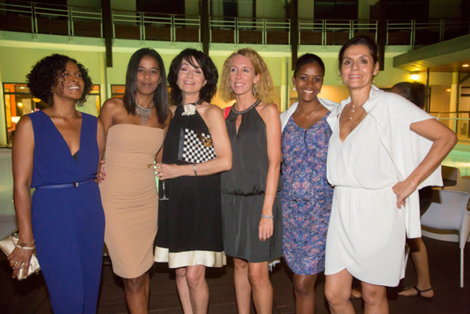 Renée Fages, Suzanne, Cathy Foucher, Isabelle Bassat, Saida Soubelu, et Catherine Payet Renée Fages, Suzanne, Cathy Foucher, Isabelle Bassat, Saida Soubelu, et Catherine Payet