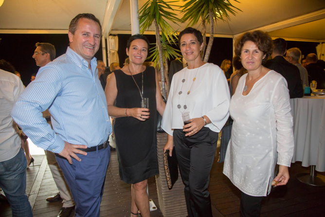 Mme Testoni entourée de Mr et Mme Laguardia, et Anne Magnan Mme Testoni entourée de Mr et Mme Laguardia, et Anne Magnan