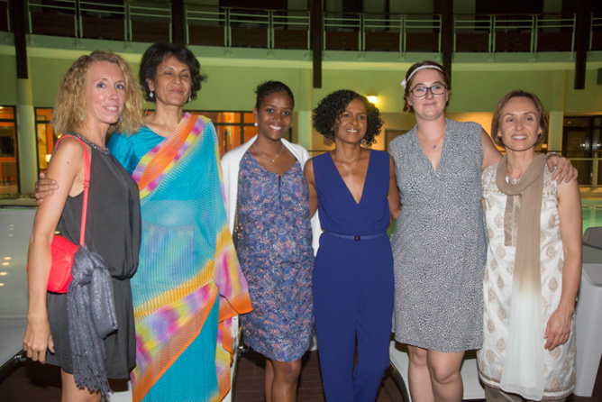 Isabelle Bassat, Roumana Cassam Chenai, Saida Soubelu, Renée Fages, Fleur Postaire, et Brenda Guidi Isabelle Bassat, Roumana Cassam Chenai, Saida Soubelu, Renée Fages, Fleur Postaire, et Brenda Guidi