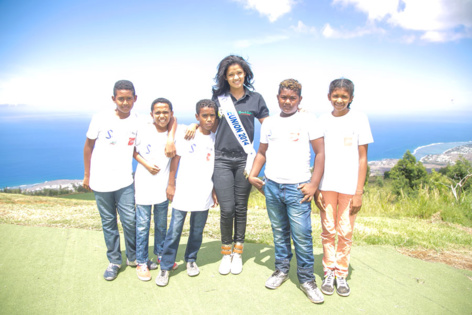 1000 Sourires <br>Baptême en parapente avec Miss Réunion!
