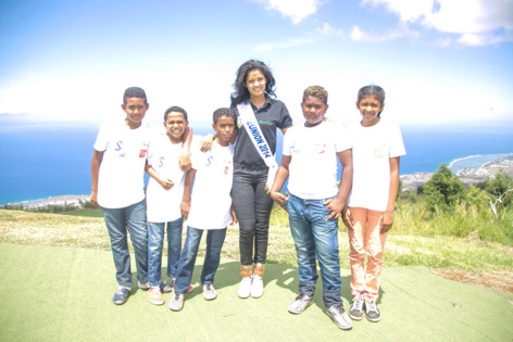 1000 Sourires <br>Baptême en parapente avec Miss Réunion! 1000 Sourires <br>Baptême en parapente avec Miss Réunion!