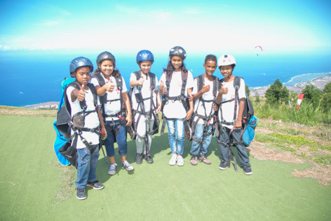 1000 Sourires <br>Baptême en parapente avec Miss Réunion!