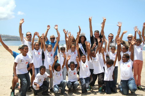 1000 Sourires <br>Baptême en parapente avec Miss Réunion! 1000 Sourires <br>Baptême en parapente avec Miss Réunion!