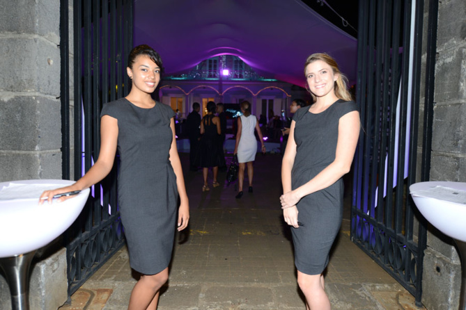 Les ravissantes hôtesses de la soirée Les ravissantes hôtesses de la soirée