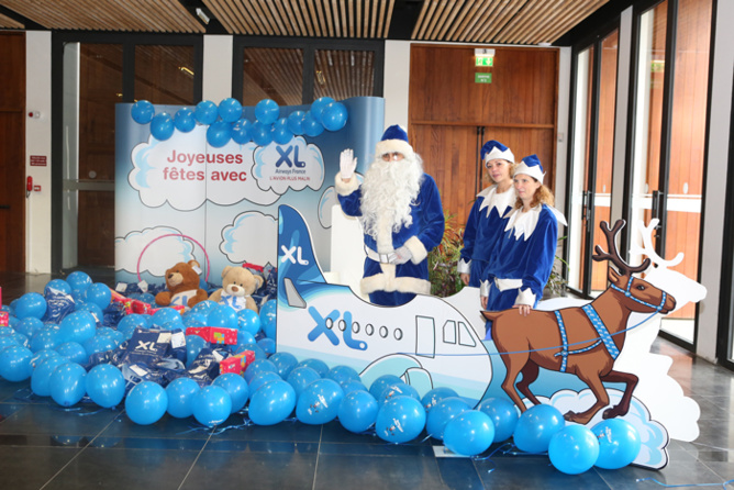 1000 Sourires <br>Noël avec le Père Noël Bleu 1000 Sourires <br>Noël avec le Père Noël Bleu