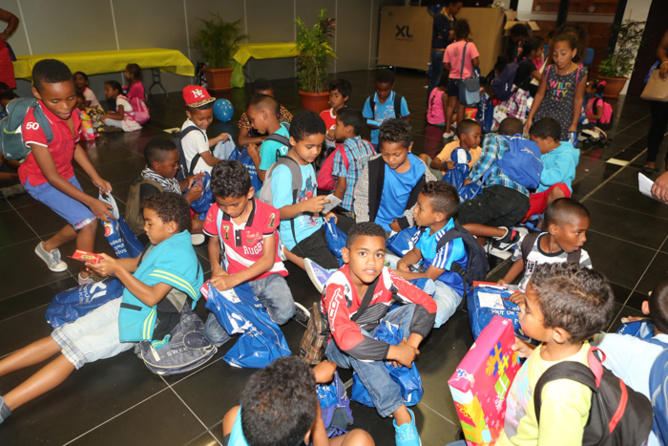 1000 Sourires <br>Noël avec le Père Noël Bleu