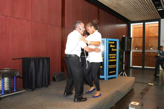 1000 Sourires <br>Noël avec le Père Noël Bleu