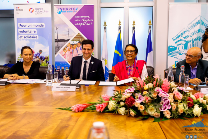 Signature de la convention-cadre entre la Région et France Volontaires