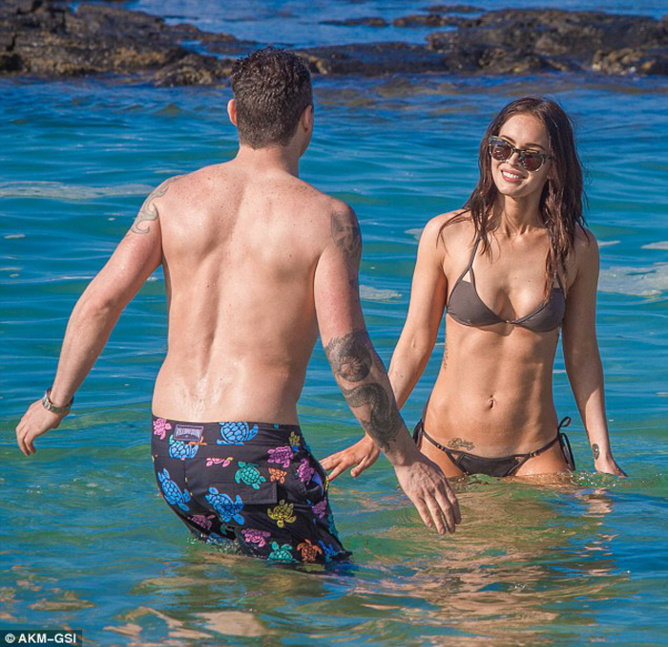 Megan Fox en très mini bikini Megan Fox en très mini bikini