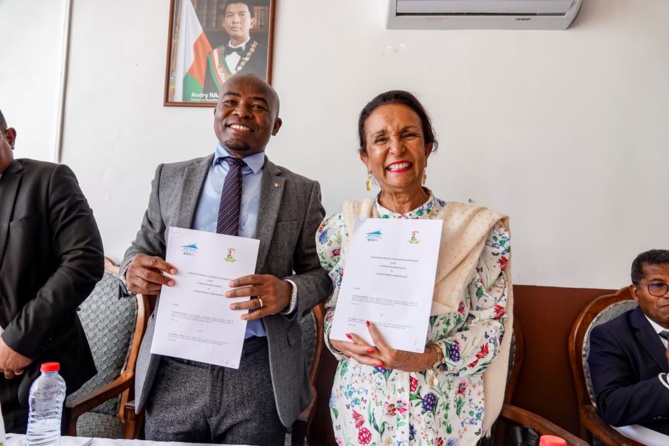 La Présidente de Région à Fort-Dauphin La Présidente de Région à Fort-Dauphin