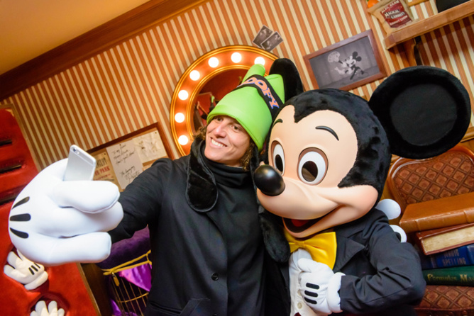 Des stars à Disneyland Paris <br>Rayane Bensetti, Denitsa, Christophe Willem,... s'éclatent!