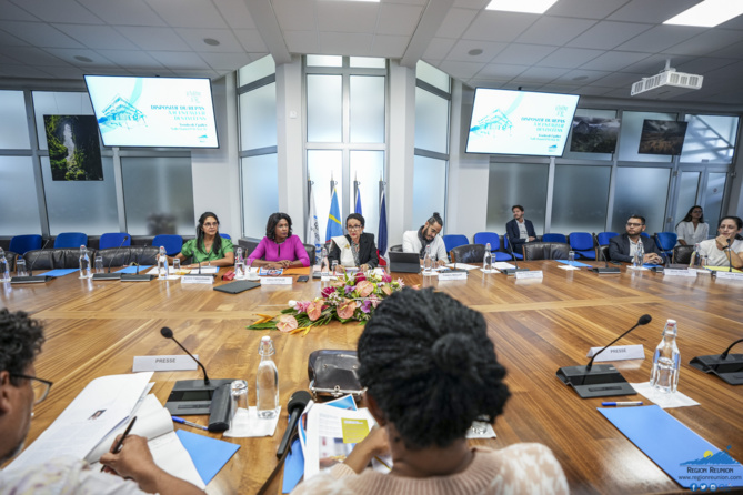 La cantine, c’est 1 euro ! La cantine, c’est 1 euro !