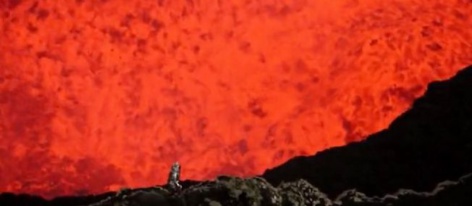 Deux explorateurs se filment au coeur d'un volcan
