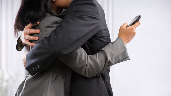 Les hommes infidèles sûrs de la fidélité de leur femme!