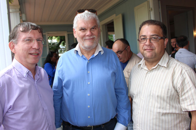 Christian Leuck, directeur de la communication du CG, Gilles Vaubourg, directeur général de Réunion 1ère et Eric Fontaine, rédacteur en chef d'Antenne Réunion