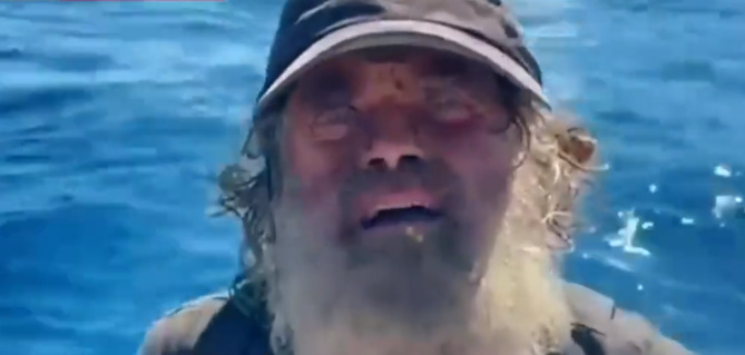 Tim Shaddock au moment d'être secouru Tim Shaddock au moment d'être secouru