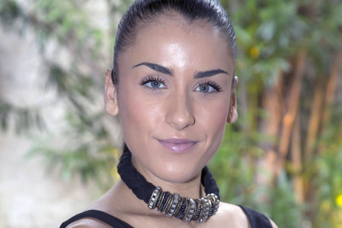 Une ex-star du X dans l'île <br>Jade Laroche est devenue Djette Une ex-star du X dans l'île <br>Jade Laroche est devenue Djette