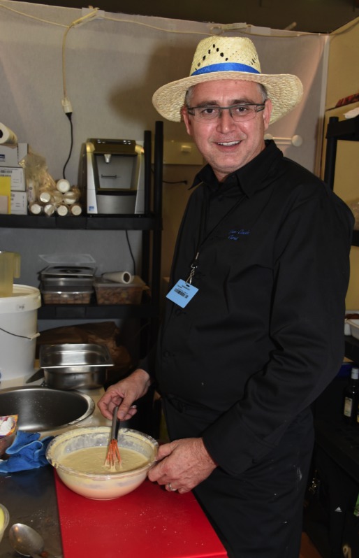 Jean-Claude Cléret, président du Cercle des épicuriens, en pleine action…