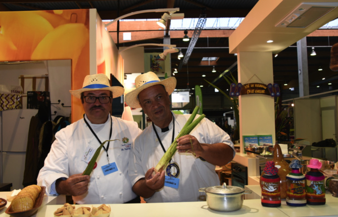Philippe Doki-Thonon et Doudou pour la réhabilitation des légumes oubliés: bois songe ou encore pipangaille