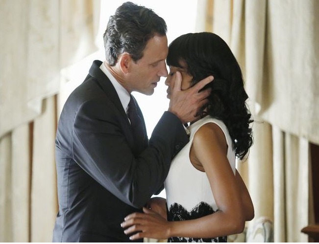 Saint Valentin: Un sextoy pour la maîtresse, des fleurs pour la femme!