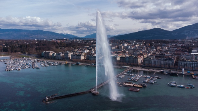 Accident à Genève, un jeune homme projeté par le jet d’eau du Lac Léman Accident à Genève, un jeune homme projeté par le jet d’eau du Lac Léman