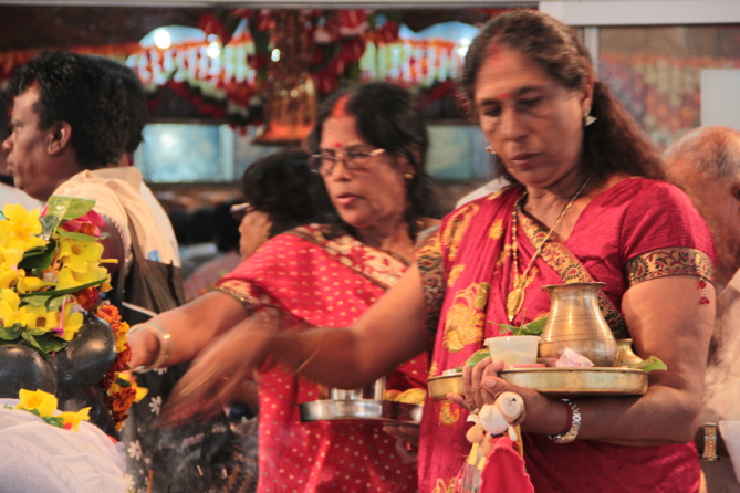 Dans les temples, la même ferveur Dans les temples, la même ferveur