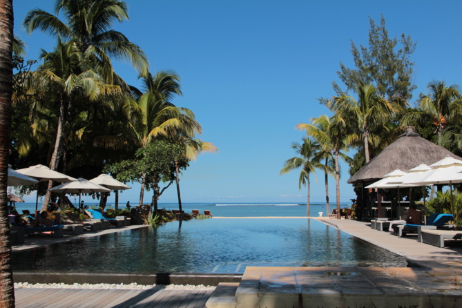 Une piscine à débordement, uniquement réservée aux adultes Une piscine à débordement, uniquement réservée aux adultes
