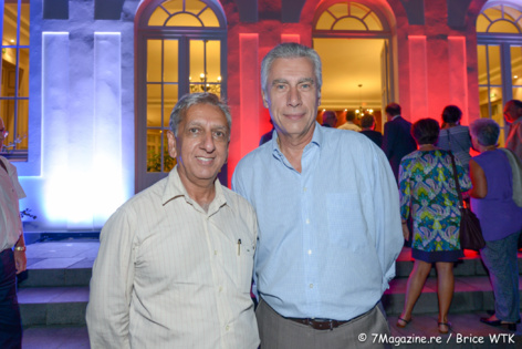 Aziz Patel et Bernard Veber, directeur général de Groupama Océan Indien