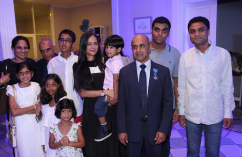 Abdoullah Lala entouré de sa famille Abdoullah Lala entouré de sa famille