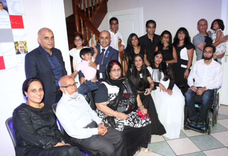 La famille Lala au grand complet autour des patriarches, Mehmoud et Havan Lala La famille Lala au grand complet autour des patriarches, Mehmoud et Havan Lala