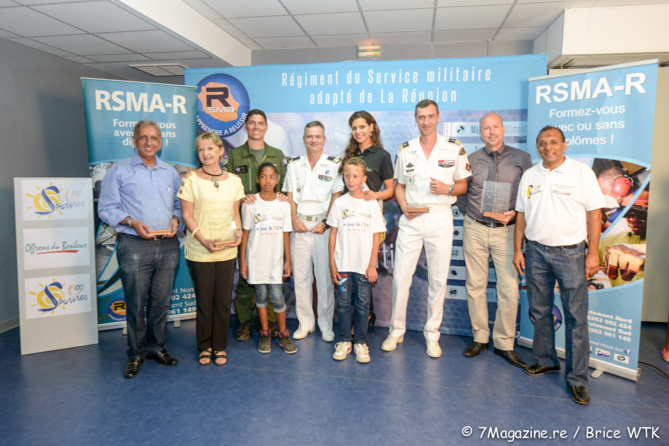 Emilie & Nathan entourés des partenaires Emilie & Nathan entourés des partenaires