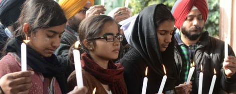 Un immense recueillement avait suivi et une indignation à travers toute l'Inde Un immense recueillement avait suivi et une indignation à travers toute l'Inde