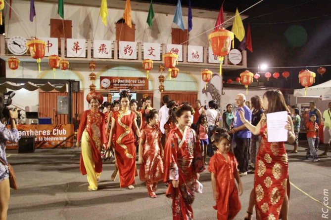 Fête des Lanternes à Saint-Pierre<br>Un joli succès populaire! Fête des Lanternes à Saint-Pierre<br>Un joli succès populaire!