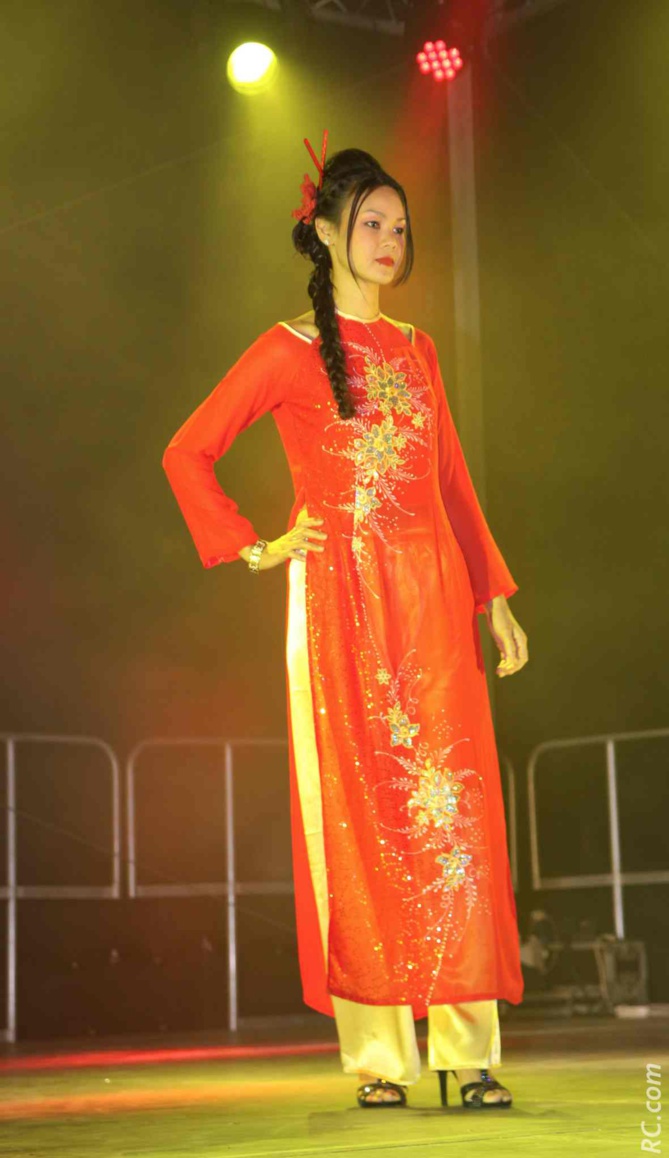 Fête des Lanternes à Saint-Pierre<br>Un joli succès populaire! Fête des Lanternes à Saint-Pierre<br>Un joli succès populaire!