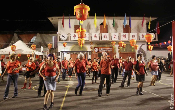 Fête des Lanternes à Saint-Pierre<br>Un joli succès populaire! Fête des Lanternes à Saint-Pierre<br>Un joli succès populaire!