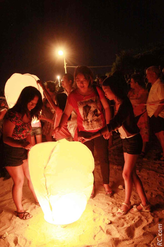 Fête des Lanternes à Saint-Pierre<br>Un joli succès populaire! Fête des Lanternes à Saint-Pierre<br>Un joli succès populaire!