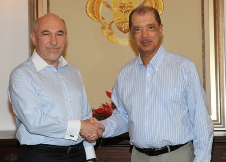 Son Excellence Lionel Majesté-Larrouy et James Michel, président de la République des Seychelles