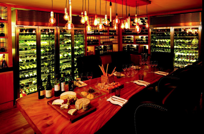 Une cave à vin exceptionnelle où les blancs ont la part belle Une cave à vin exceptionnelle où les blancs ont la part belle