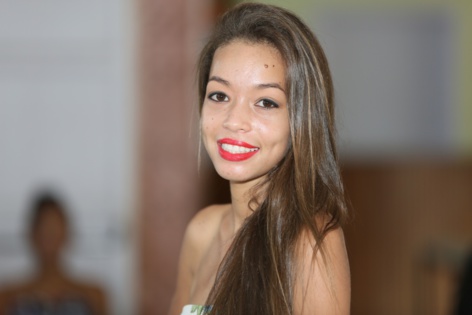 N°7: Anne Sophie Robert - 17 ans, 1,60m N°7: Anne Sophie Robert - 17 ans, 1,60m