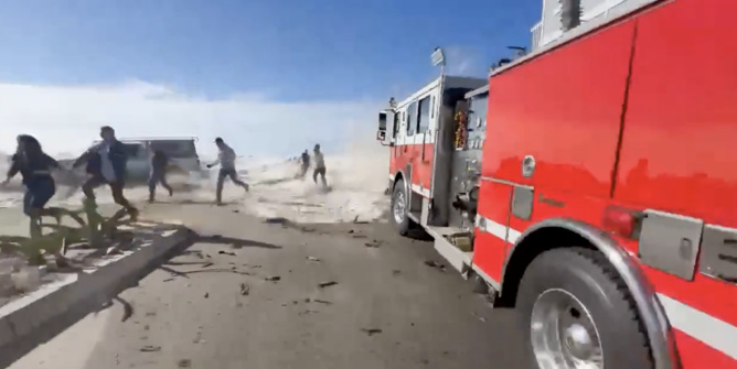 Une déferlante frappe la Californie : panique et blessés Une déferlante frappe la Californie : panique et blessés