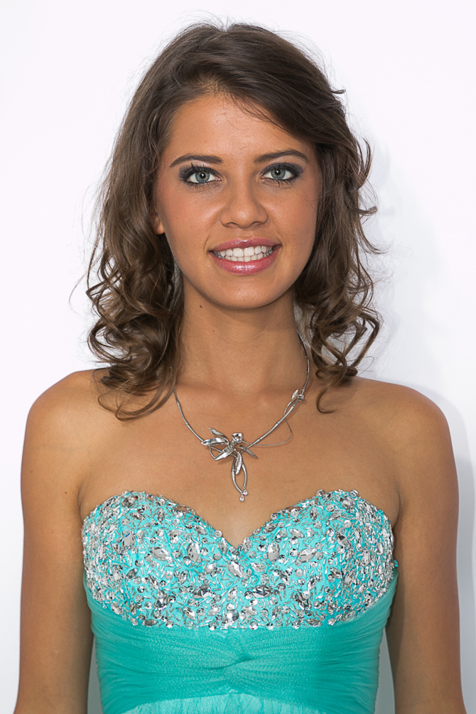 4. Floriane GONTHIER 21 ans, 1,70m1/2 - Etang Salé 4. Floriane GONTHIER 21 ans, 1,70m1/2 - Etang Salé