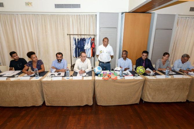 Avant le départ, conférence de presse avec les partenaires